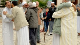 الجزائريون أنفقوا 65 مليارا على “الأس أم أس” في العيد