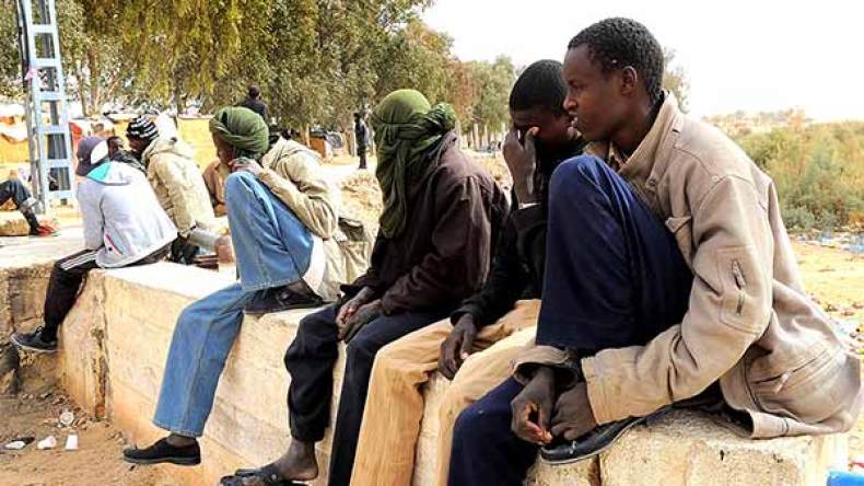 بطالون يطالبون بحقهم في العمل بالمنيعة