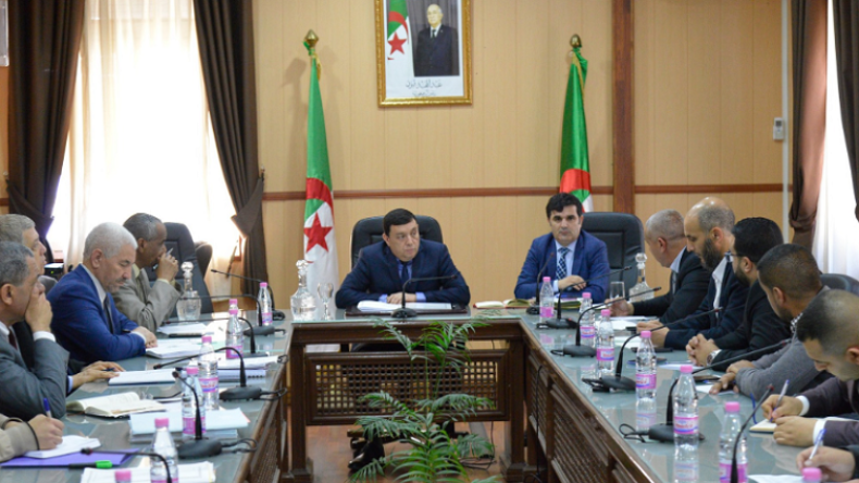 نقابات تقاطع لقاء تحديد مصير الموسم الدراسي!