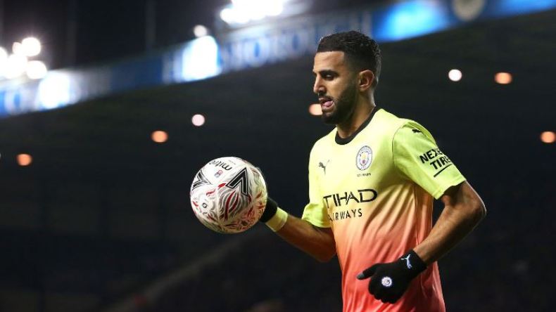 محرز يتفاوض مع إدارة “السيتي” لِتخفيض راتبه