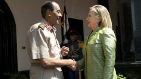 Clinton Talks with Egyptian Top Military Commander