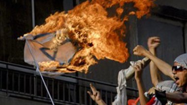 Le Caire : la police tire sur des manifestants devant l'ambassade d'Israël