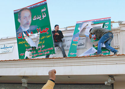 Égypte: le sang des victimes renforce la révolte des Égyptiens