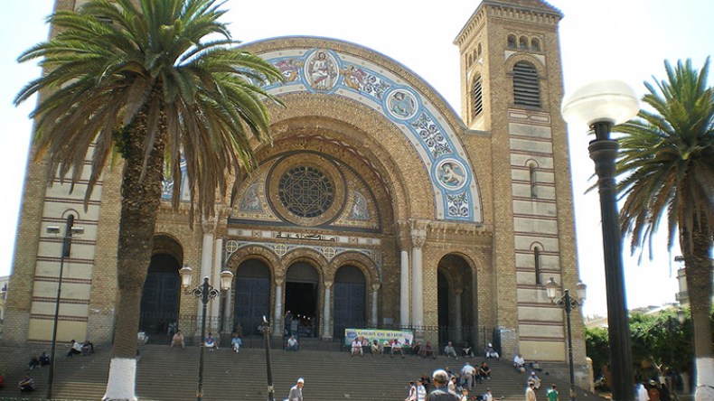 السلطات تعيد فتح كنيسة وهران