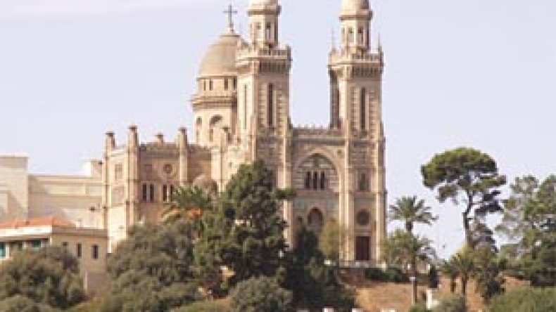 منظمات مسيحية تدعو المسيحيين الفرنسيين إلى مساعدة “إخوانهم” بالجزائر