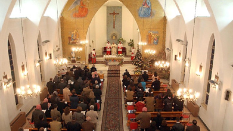 ثلاثمائة كنيسة تفتح أبوابها لعشرة آلاف  مرتد عن الإسلام