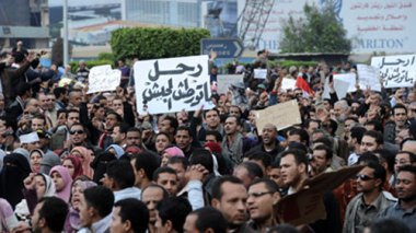 Égypte : hommes, femmes, vieux et enfants demandent le départ de Hosni Moubarak