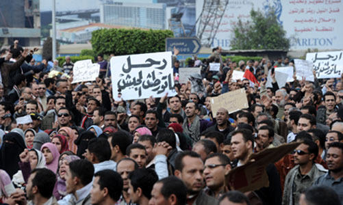 Égypte : hommes, femmes, vieux et enfants demandent le départ de Hosni Moubarak