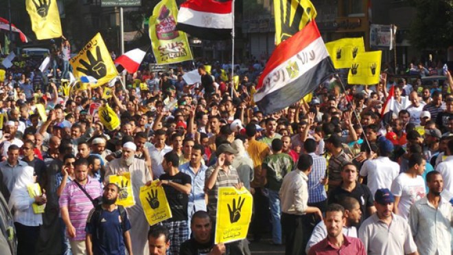 مؤيدو‮ ‬مرسي‮ ‬ومعارضوه‮ ‬يحتشدون‮ ‬ضد‮ ‬الانقلاب‮ ‬في‮ ‬جمعة‮ ‬الغضب