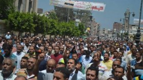 خمسة قتلى في اشتباكات بين متظاهرين مؤيدين لمرسي وقوات الأمن المصرية