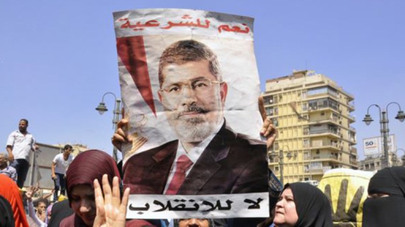 اشتباكات اثر تفريق الشرطة المصرية تظاهرات ضد الإنقلاب