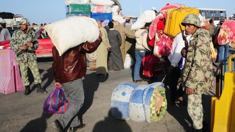 15 الف مصري غادروا ليبيا منذ مقتل الاقباط