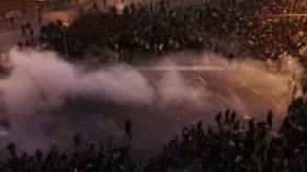 البنتاغون يدعو الجيش الى التعامل بليونة مع المتظاهرين و اقتحام مبنى الإذاعة والتلفزيون  ( فيديو )