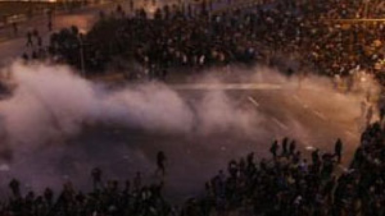 البنتاغون يدعو الجيش الى التعامل بليونة مع المتظاهرين و اقتحام مبنى الإذاعة والتلفزيون  ( فيديو )