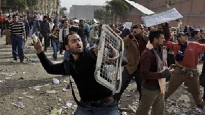 الغندور يبكي مبارك وأديب ينقلب عليه