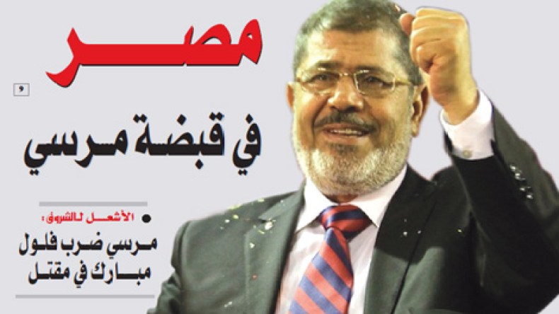 المعارضة تحرق مقرات الحرية والعدالة وتحذر من تحول مرسي إلى “فرعون”