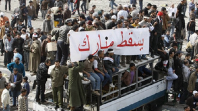 مبارك مريض بالانتقام وسيبيد الثائرين إذا بقي في الحكم