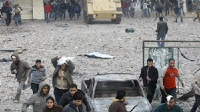 رئيس وزراء مصر يعترف بجريمة “بلطجية” مبارك ويعتذر للشعب