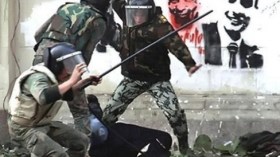 “ست البنات”.. حكاية الفتاة التي “عرّت” عسكر مصر