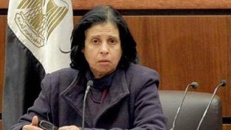 وزيرة مصرية تتعرض للسرقة وسط القاهرة