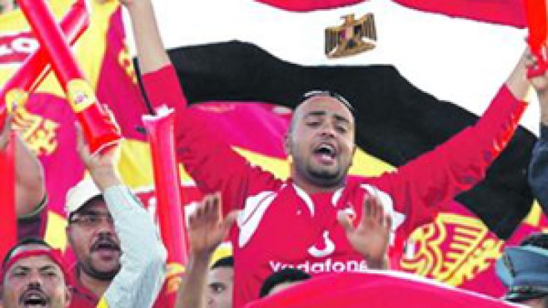 الشارع المصري منقسم بين متفائل ومتشائم بحظوظ الفراعنة في الذهاب للمونديال