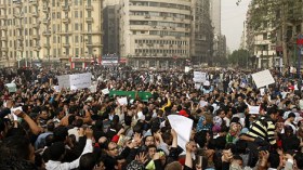 الشارع المصري ينقسم بشأن تنظيم مظاهرات ضد “أخونة الدولة”