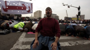 Des millions d’Égyptiens revendiquent son départ : Hosni Moubarak négocie son avenir