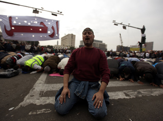 Des millions d’Égyptiens revendiquent son départ : Hosni Moubarak négocie son avenir