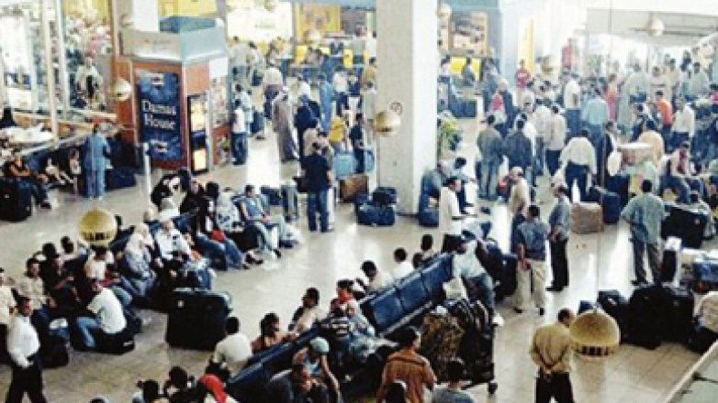 مستثمر مصري بالجزائر يعتذر ويؤكد: المصريون لم يتعرضوا لأي أذى وغادرنا مؤقتا احتياطا