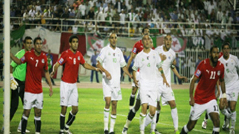 مصر منتخب غريب والجزائر أقرب للمونديال