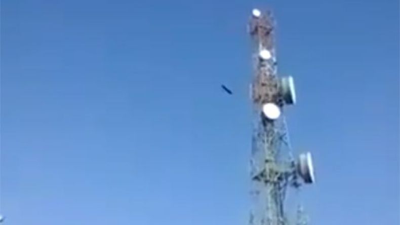 مصري ينتحر برمي نفسه من أعلى برج للبث الإذاعي بمستغانم