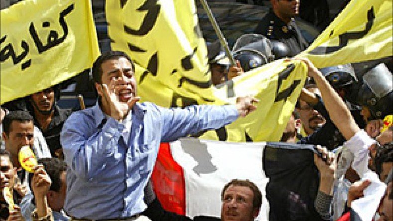 احتجاجات شعبية على قانون الطوارئ في مصر