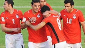 المصريون يمنون أنفسهم دائما بآمال زائفة