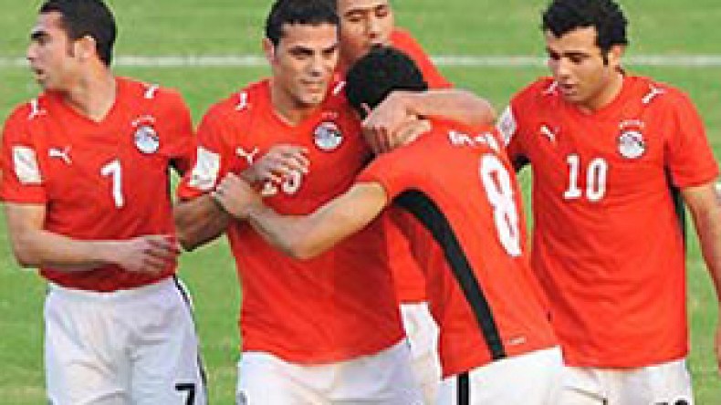 المصريون يمنون أنفسهم دائما بآمال زائفة