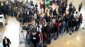 تدفق آلاف المصريين على مطار هواري بومدين لمغادرة الجزائر