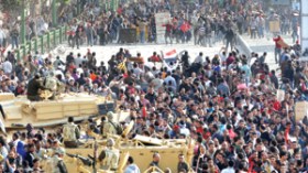 المقربون من مبارك ينقلبون عليه بعد امتهانه البلطجة