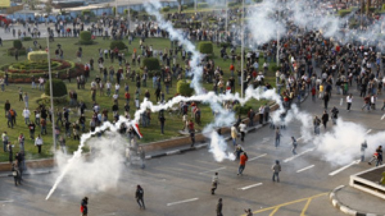 مصر تشتعل وتهتز تحت أقدام مبارك‬