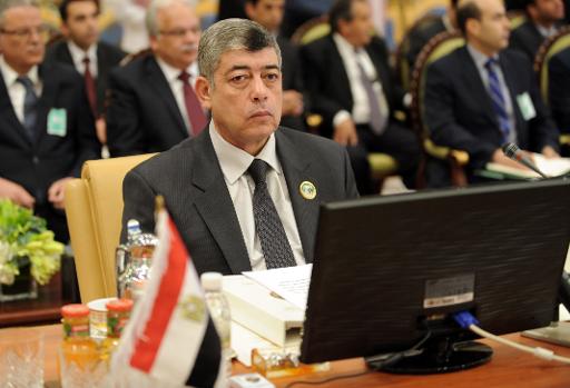 Égypte: le ministre de l'Intérieur visé par une voiture piégée