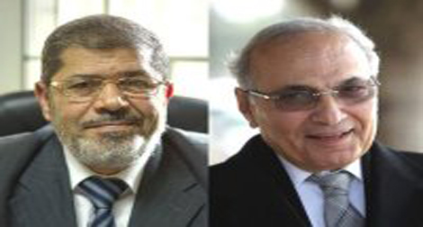 Présidentielle en Egypte : le 2e tour devrait opposer Morsi à Chafiq