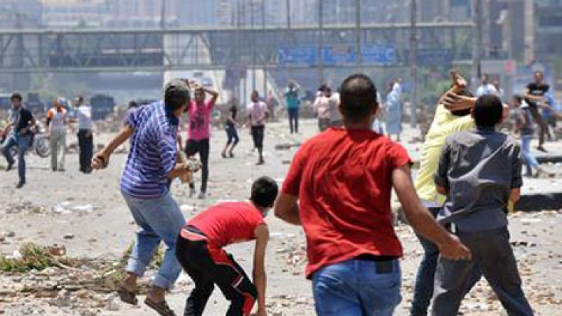 16 جريحا في القاهرة وقوات الأمن تتدخل لتفريق المتظاهرين