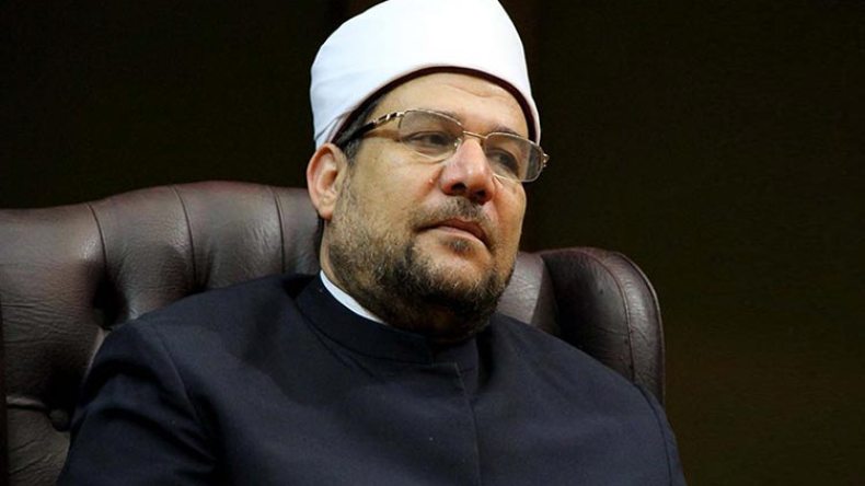 التحقيق مع وزير الأوقاف المصري بعد منعه من السفر