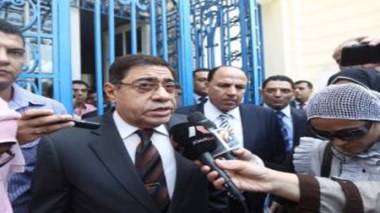 Le procureur général égyptien limogé par le président Morsi refuse de démissionner
