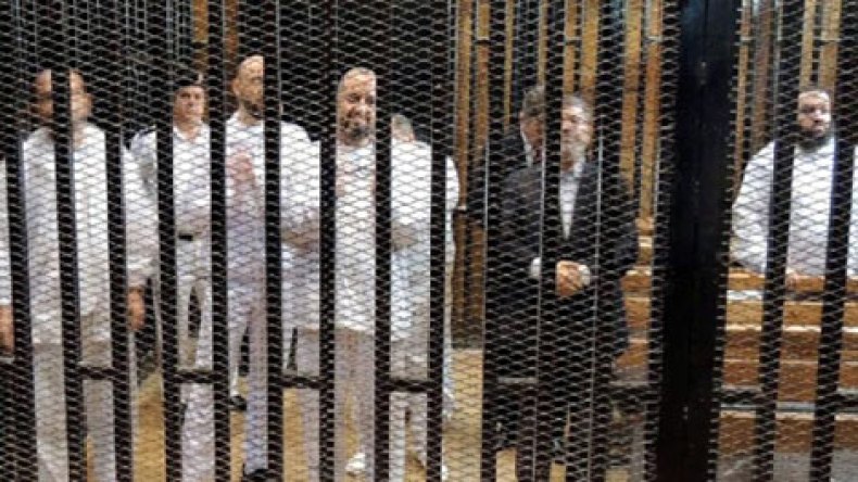 تأجيل محاكمة مرسي في قضية “أحداث الاتحادية” إلى 23 أكتوبر