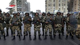 الجيش المصري يغلق ميادين التحرير ومحمد محمود والنهضة تحسبا لمظاهرات