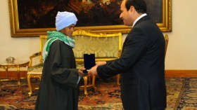 صيصة.. مصرية بزي الرجال 42 عاما وتكرم به داخل قصر الرئاسة