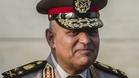 وزير الدفاع المصري يدعو الشعب للوقوف خلف السيسي