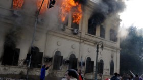 النيران‭ ‬تلتهم‭ ‬تاريخ‭ ‬مصر‭ ‬ومقتل‭ ‬أمين‭ ‬الفتوى‭ ‬برصاص‭ ‬الجيش