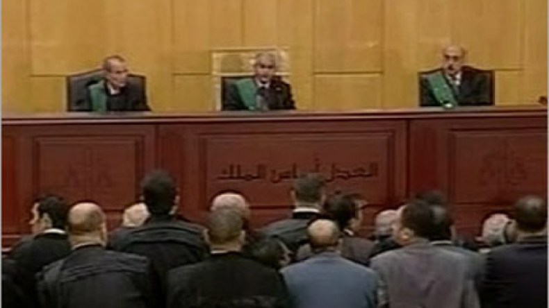القضاء المصري يصدر أحكاما بالإعدام ضد مرشد الإخوان و683 مواطنا
