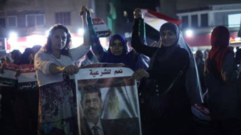 وفود دبلوماسية إلى مصر والسيسي يشرع في تنازلات لصالح الإخوان