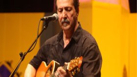 ” خالد  مطرب  كبير  لكن  لا  وجود  لأي  مشروع  بيننا “